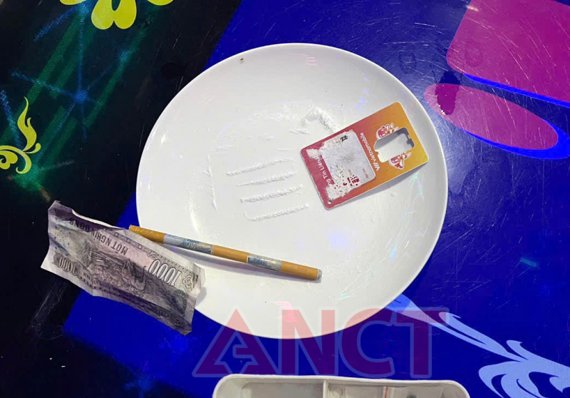 Đột kích quán karaoke ở Cần Thơ phát hiện nhiều đối tượng 