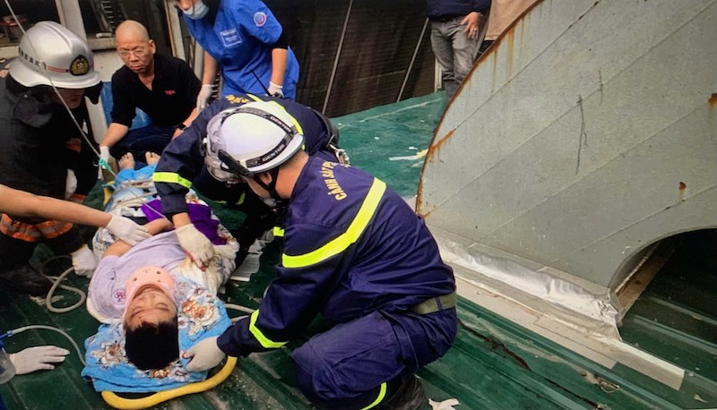 Időben megmentették a Ha Dong kerületben egy toronyházból kieső gyermeket -0