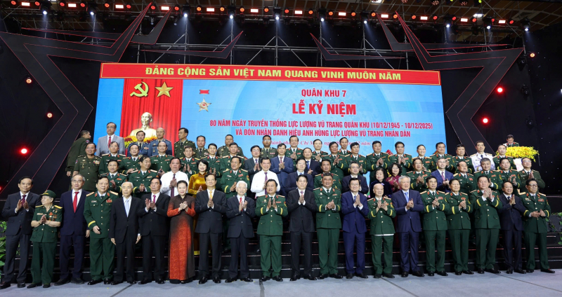 Quân khu 7 kỷ niệm 80 năm Ngày truyền thống và đón nhận danh hiệu Anh hùng LLVTND  -1