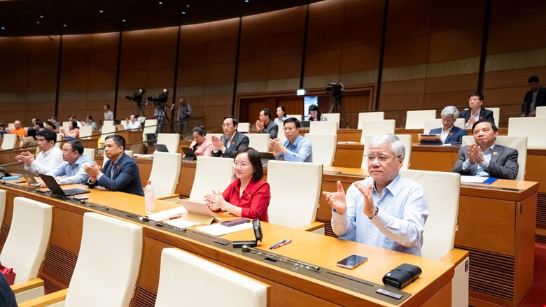 Phương tiện giao thông đường bộ phải lắp thiết bị ghi nhận hình ảnh lái xe, khoang chở khách -0