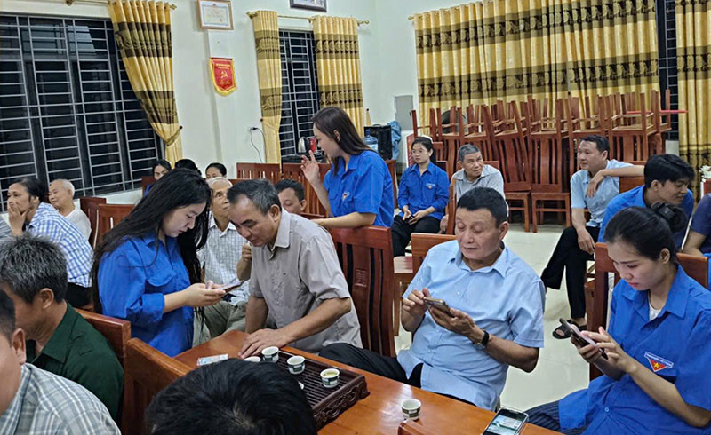 Phát huy vai trò đoàn viên, thanh niên trong hỗ trợ người dân ứng dụng công nghệ số -0