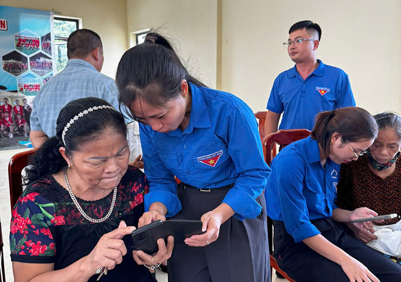 Lan tỏa, hỗ trợ người dân tiếp cận và sử dụng hiệu quả các nền tảng số -1