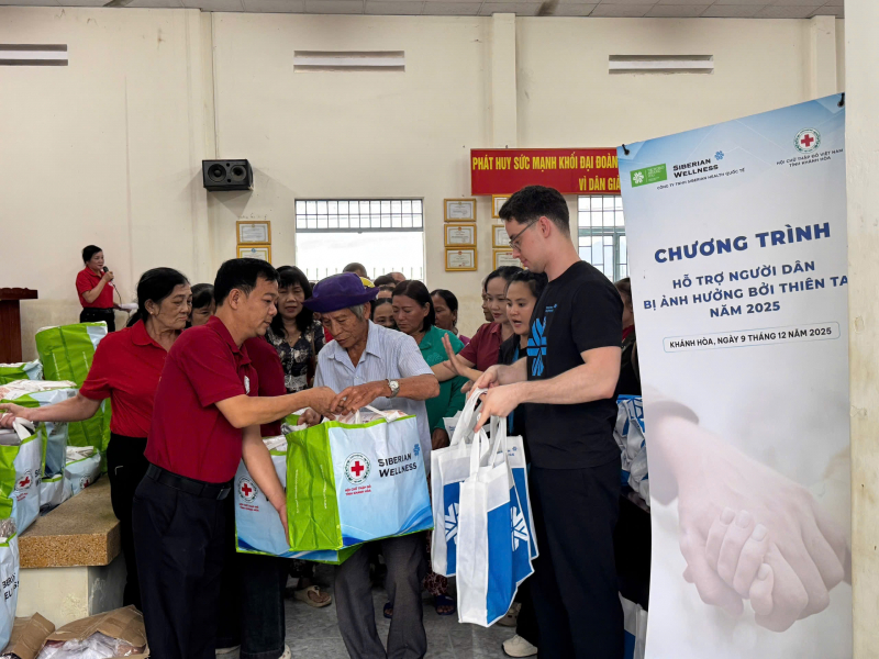 Hội chữ thập đỏ tỉnh Khánh Hòa trao 500 triệu đồng giúp người dân vượt qua thiệt hại sau mưa lũ -0