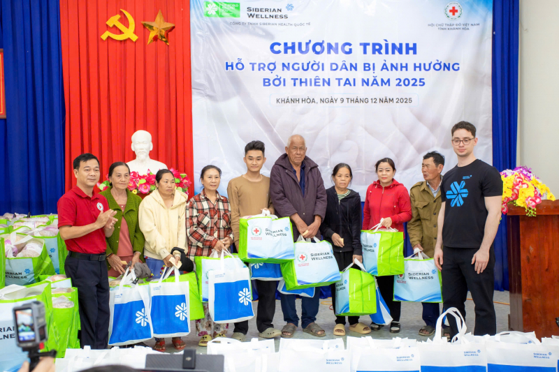 Hội chữ thập đỏ tỉnh Khánh Hòa trao 500 triệu đồng giúp người dân vượt qua thiệt hại sau mưa lũ -0