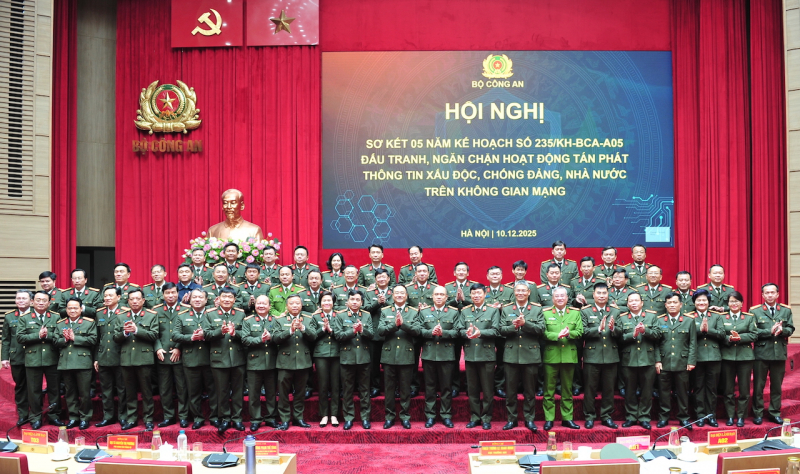 Tạo môi trường an ninh, an toàn trên thực địa và không gian mạn -0