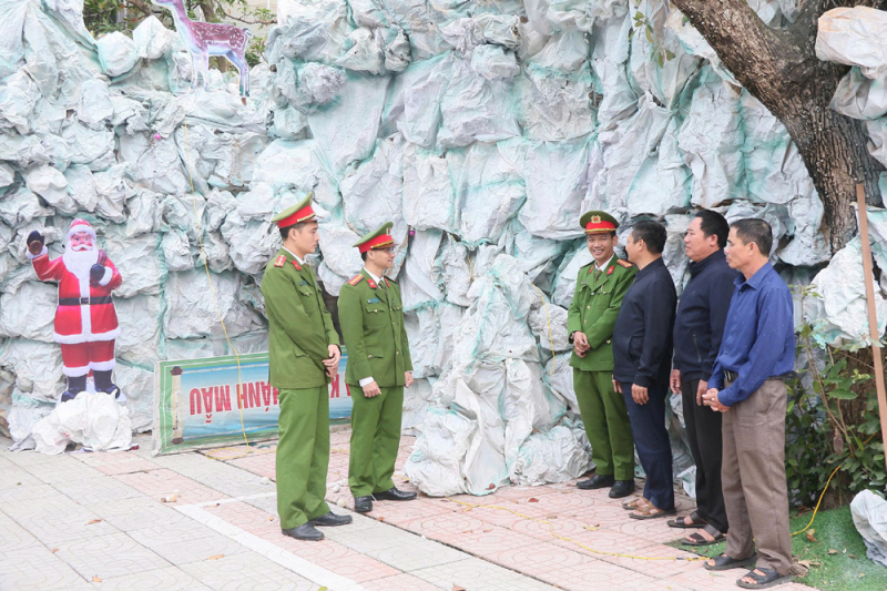 Công an Hà Tĩnh vì một mùa Giáng sinh an lành, ấm áp -0