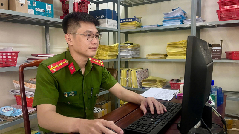 “Quét QR là xong” - Sáng kiến “một chạm” đăng ký xe toàn trình của Công an phường -0