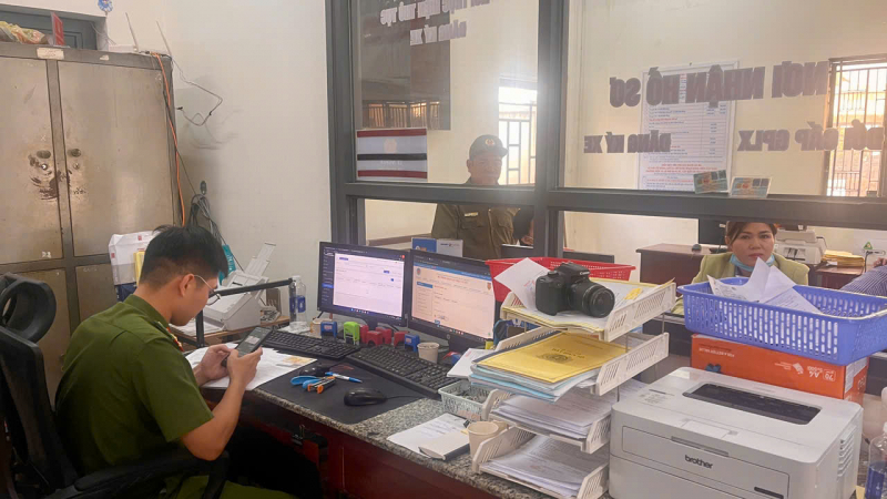 “Quét QR là xong” - Sáng kiến “một chạm” đăng ký xe toàn trình của Công an phường -0