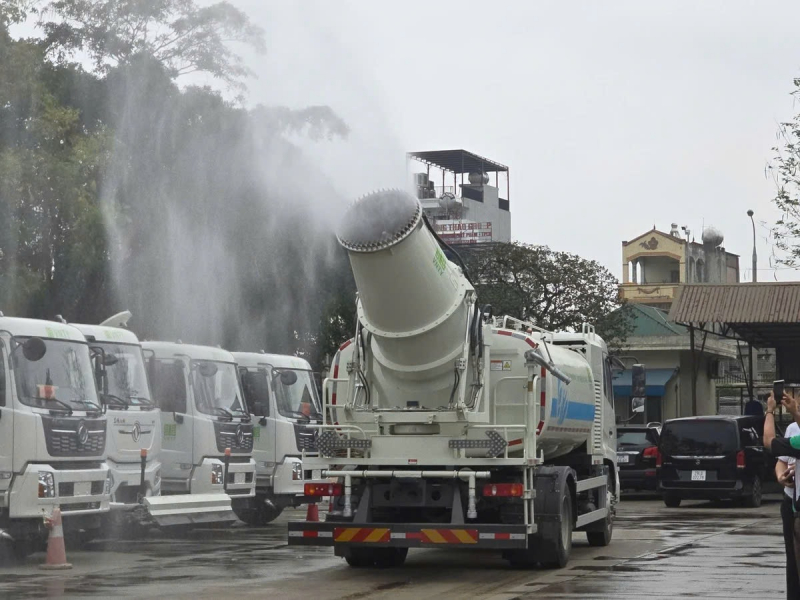 Pulvérisation de brouillard pour réduire la poussière, suspension des permis de travaux routiers pour réduire la pollution atmosphérique -0