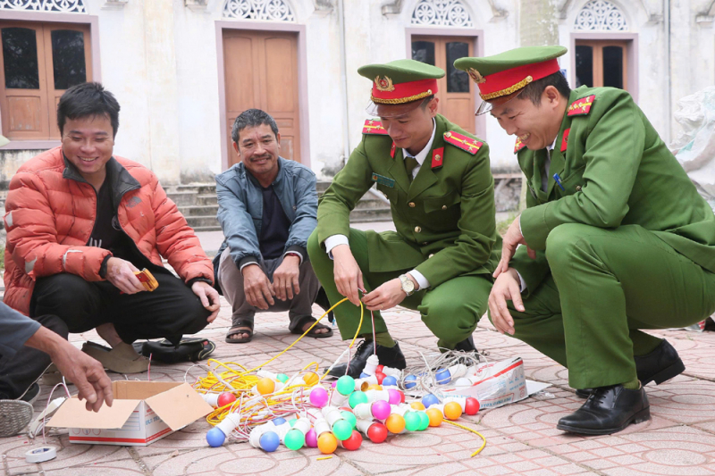 Công an Hà Tĩnh vì một mùa Giáng sinh an lành, ấm áp -0