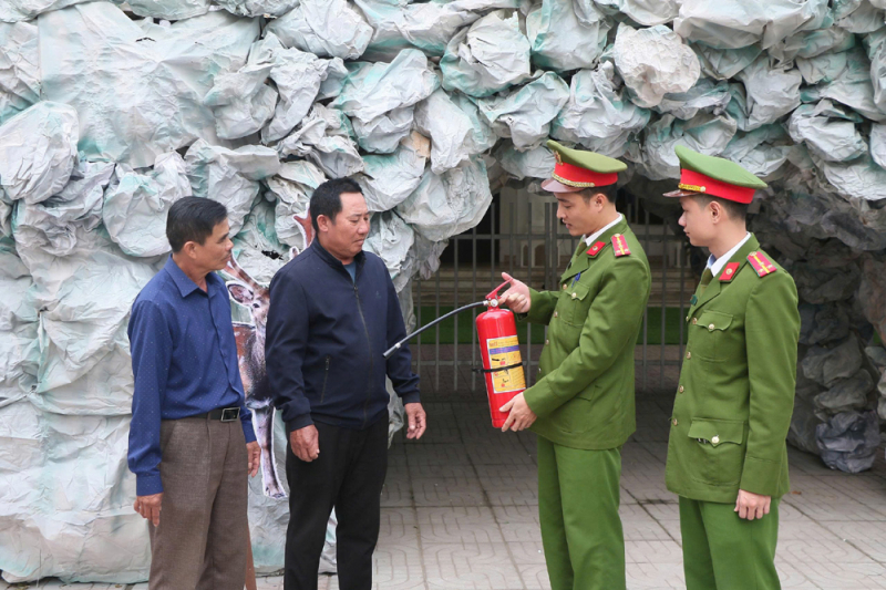 Công an Hà Tĩnh vì một mùa Giáng sinh an lành, ấm áp -0