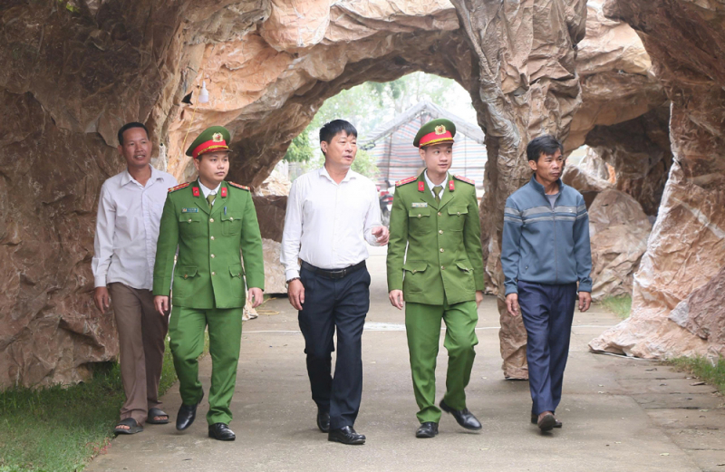 Công an Hà Tĩnh vì một mùa Giáng sinh an lành, ấm áp -0