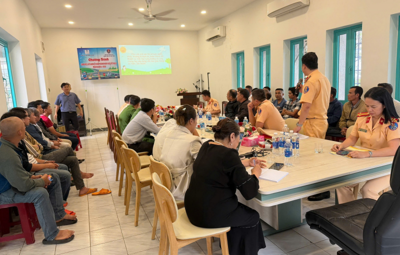 CSGT Đắk Lắk tổ chức chương trình ký cam kết chấp hành pháp luật giao thông trong niên vụ mía đường 2025 - 2026 -0