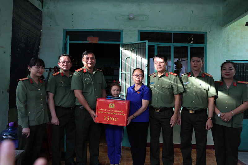 Hành trình nghĩa tình của Công an Thủ đô -1