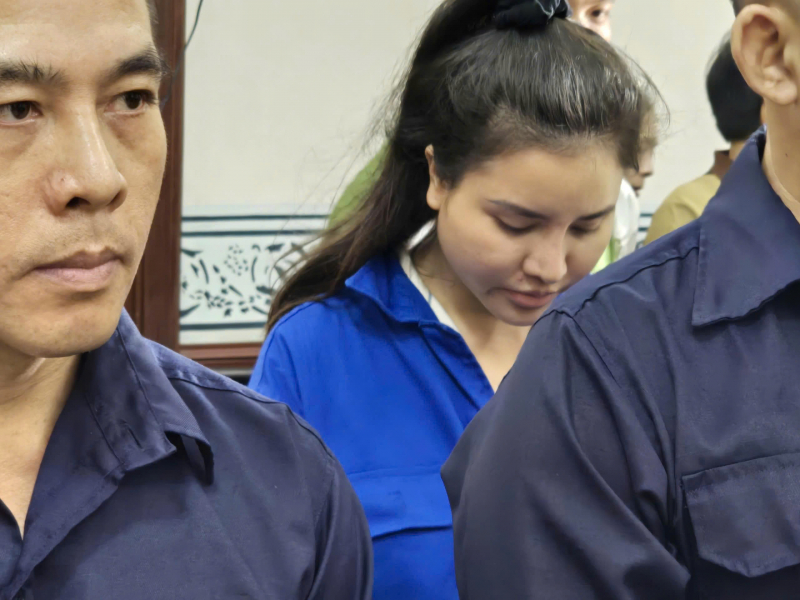 Nữ tiếp viên hàng không và “chồng hờ” cho nhân viên nữ bán dâm để tăng doanh thu -0