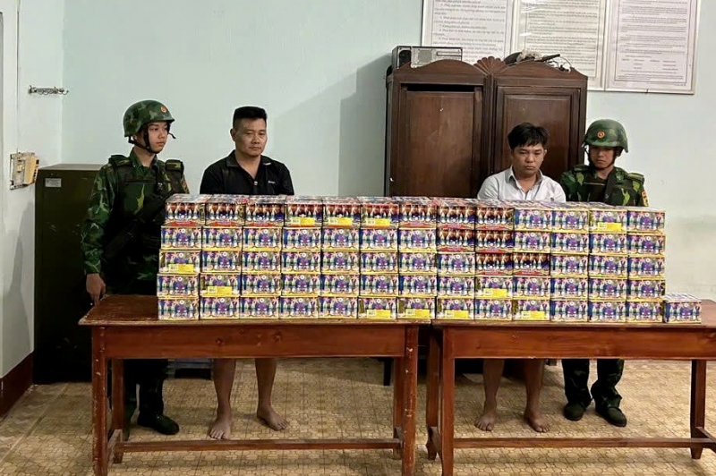 Đánh xe ô tô đến biên giới mua gần nửa tấn pháo lậu về tập kết chờ tiêu thụ dịp Tết -0