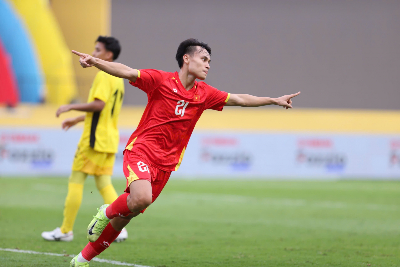 کدام بازیکن باشگاه فوتبال هانوی پلیس در پیروزی تیم زیر ۲۲ سال ویتنام مقابل مالزی درخشید؟ -۰