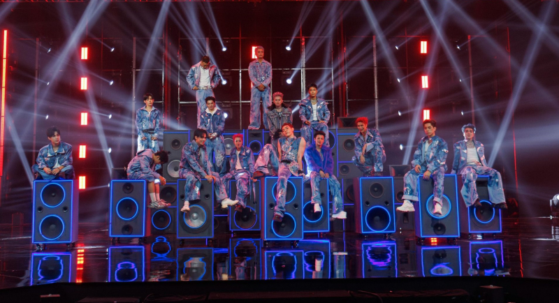 1 anh trai say hi.jpg -0