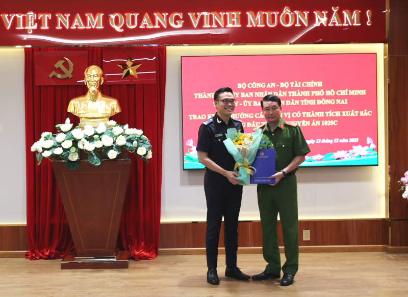 Triệt phá đường dây tội phạm về ma túy có tổ chức, xuyên quốc gia quy mô đặc biệt lớn -5