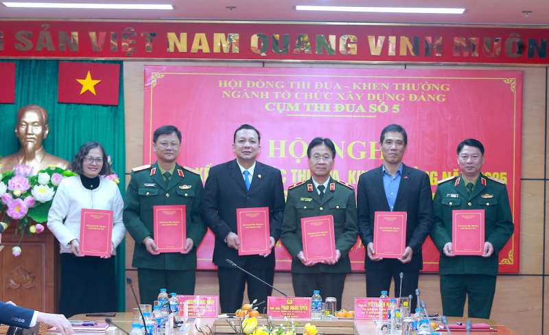 Cụm thi đua số 5 ngành Tổ chức xây dựng Đảng phấn đấu hoàn thành vượt mức nhiệm vụ -0