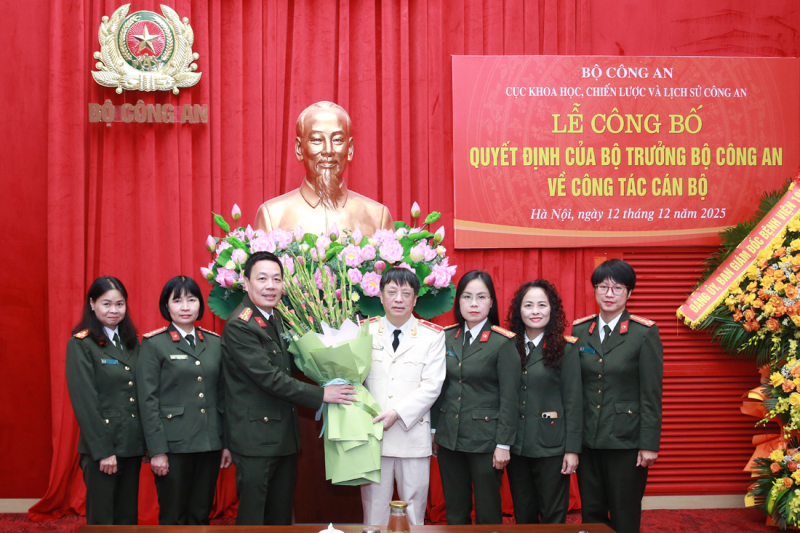 Công bố Quyết định về công tác cán bộ tại Cục Truyền thông CAND và Cục Khoa học, Chiến lược và Lịch sử Công an -1