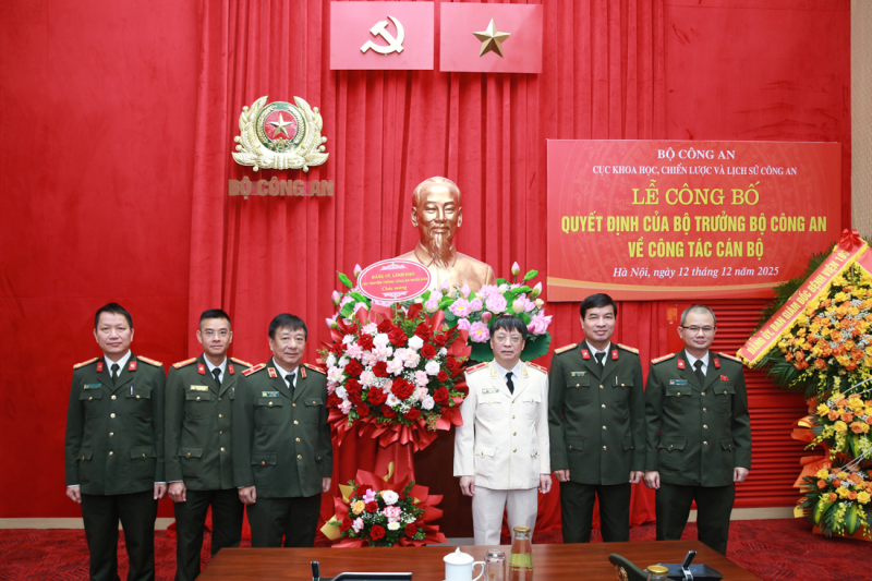 Công bố Quyết định về công tác cán bộ tại Cục Truyền thông CAND và Cục Khoa học, Chiến lược và Lịch sử Công an -3