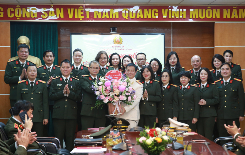 Công bố Quyết định về công tác cán bộ tại Cục Truyền thông CAND và Cục Khoa học, Chiến lược và Lịch sử Công an -5