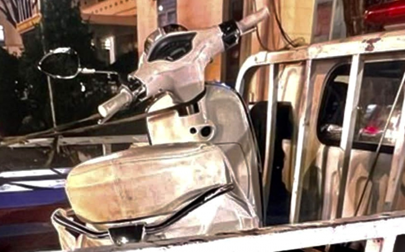 Cô gái bị tịch thu xe vì “buông 2 tay để bạn quay clip” -0