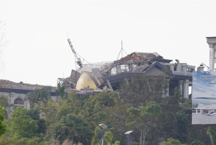 Khách sạn, cầu đường Campuchia gần biên giới Thái Lan trúng bom -0