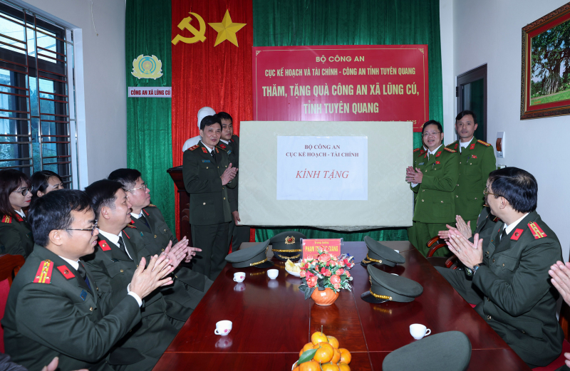 Hành trình tri ân trong dấu mốc 80 năm lực lượng Tài chính CAND -0