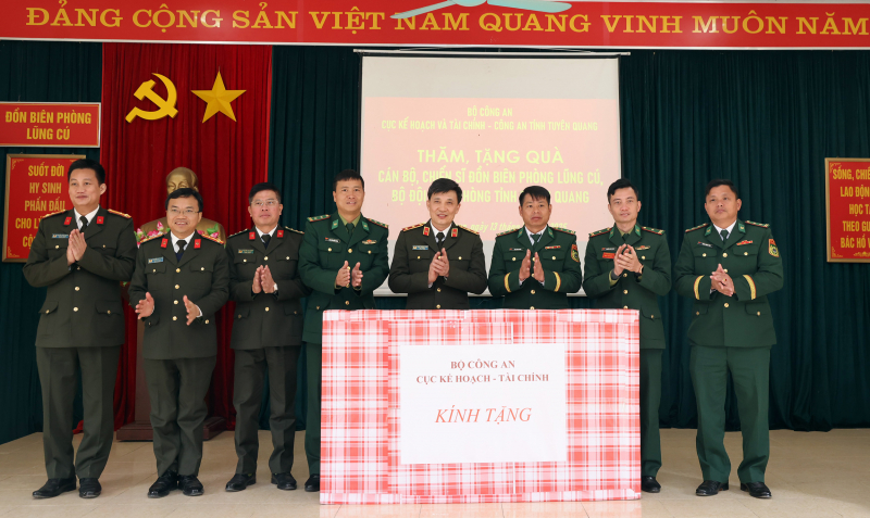 Hành trình tri ân trong dấu mốc 80 năm lực lượng Tài chính CAND -2