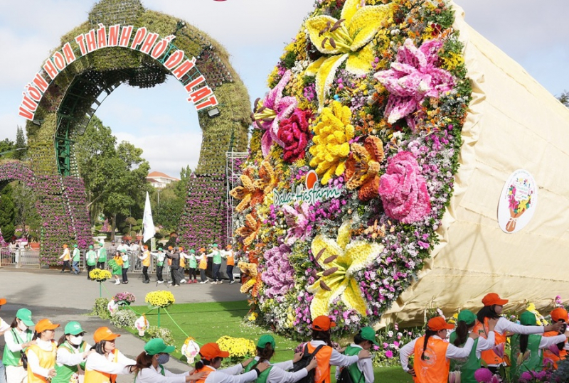 Bó hoa 10 tấn ở Đà Lạt xác lập Kỷ lục Việt Nam -0