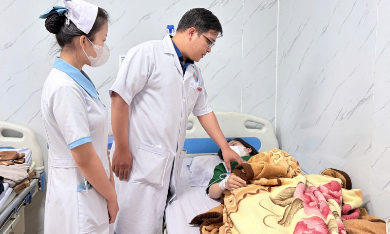 Gần 30 người nhập viện nghi ngộ độc sau khi ăn bánh mì -0