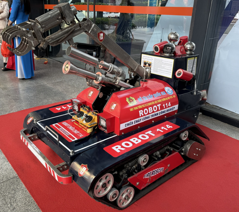 Khai mạc Triển lãm “Tiên phong trong kỷ nguyên số” và Triển lãm ảnh “Tự hào vững tin theo Đảng” -0