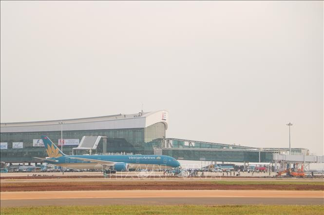 First technical flight lands at Long Thanh International Airport -0