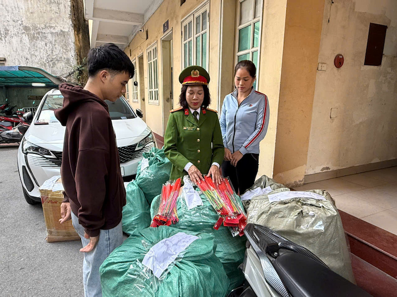 Công an TP Hà Nội thu giữ hơn 216 kg pháo  -0