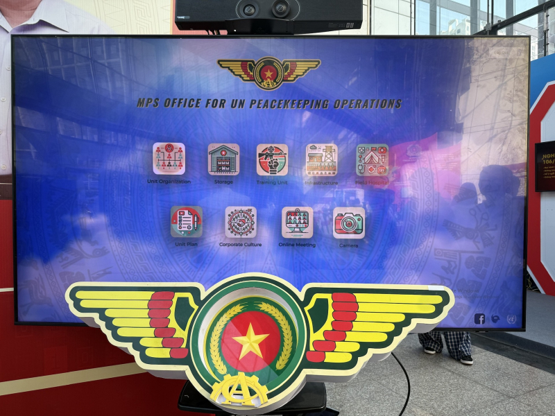 Khai mạc Triển lãm “Tiên phong trong kỷ nguyên số” và Triển lãm ảnh “Tự hào vững tin theo Đảng” -3