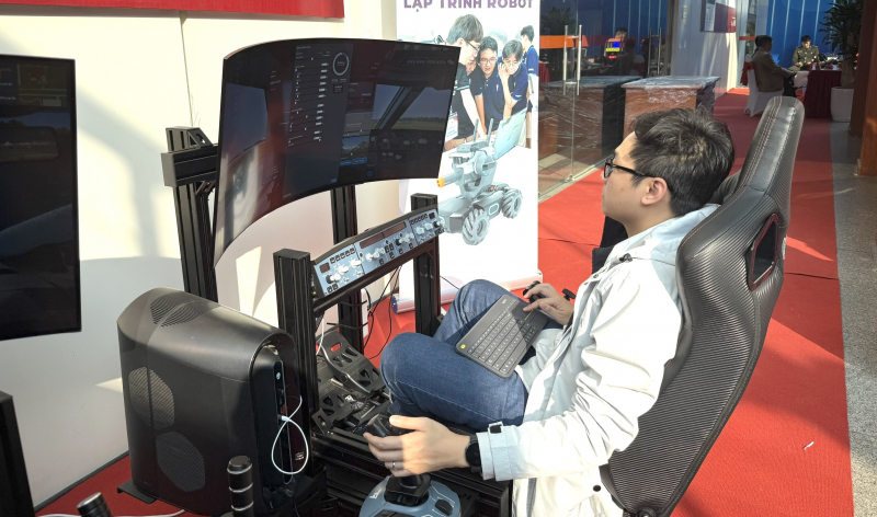 Khai mạc Triển lãm “Tiên phong trong kỷ nguyên số” và Triển lãm ảnh “Tự hào vững tin theo Đảng” -0