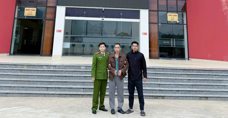 Công an xã lên biên giới bắt đối tượng truy nã -0