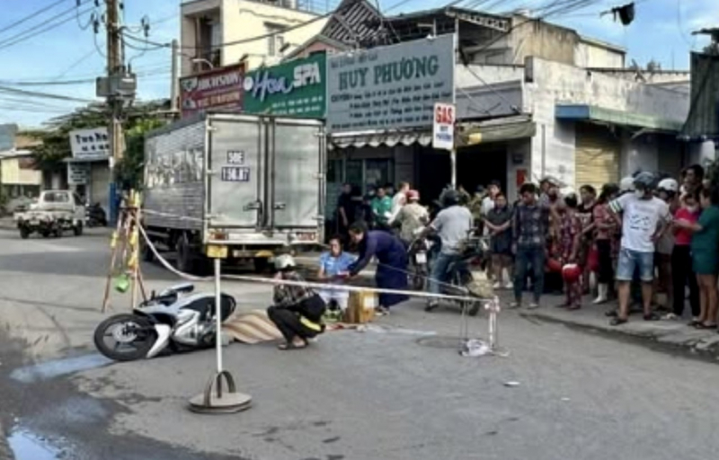 Bị xe tải tông tử vong vì tránh ba gác đậu ngược chiều -0