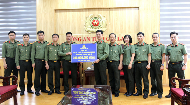 Công an tỉnh Hưng Yên hỗ trợ tỉnh Gia Lai 400 triệu đồng khắc phục hậu quả bão lũ -0