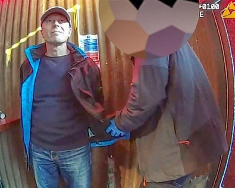 “Điệp viên tay mơ” lĩnh án vì mộng thành James Bond -0