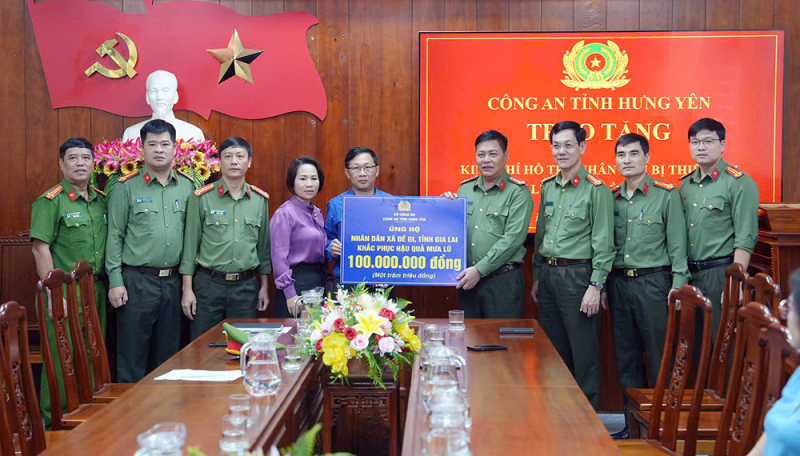 Công an tỉnh Hưng Yên hỗ trợ tỉnh Gia Lai 400 triệu đồng khắc phục hậu quả bão lũ -0