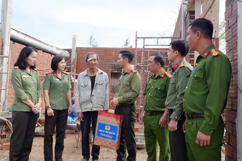 Công an tỉnh Hưng Yên hỗ trợ tỉnh Gia Lai 400 triệu đồng khắc phục hậu quả bão lũ -0