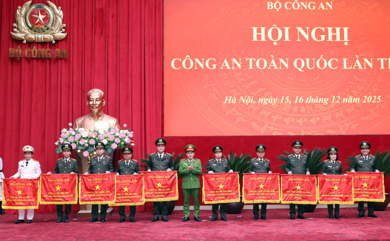 Trao tặng Huân chương, danh hiệu 