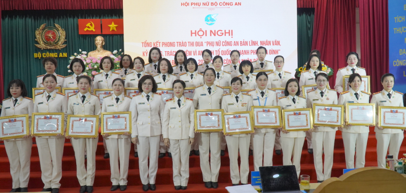 Nâng cao hiệu quả các phong trào thi đua trong Phụ nữ CAND  -0