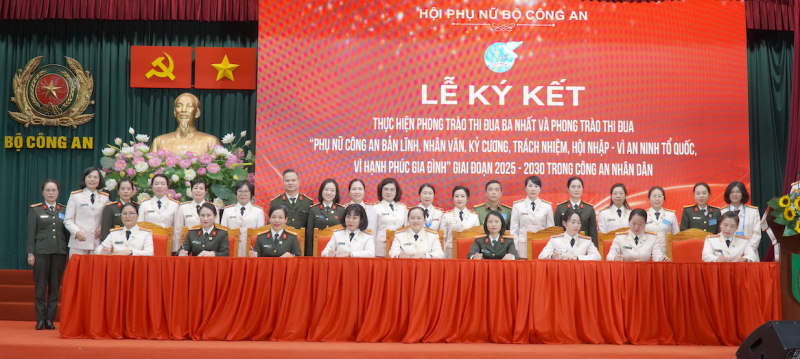 Nâng cao hiệu quả các phong trào thi đua trong Phụ nữ CAND  -1