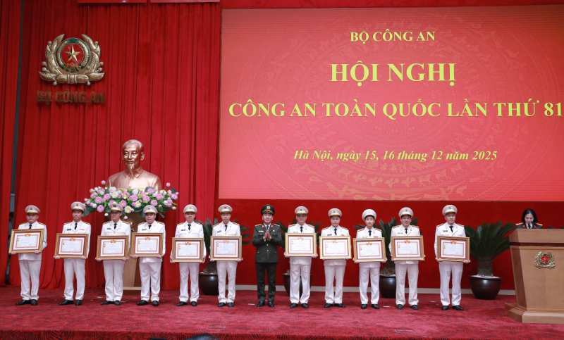 Trao tặng Huân chương, danh hiệu 