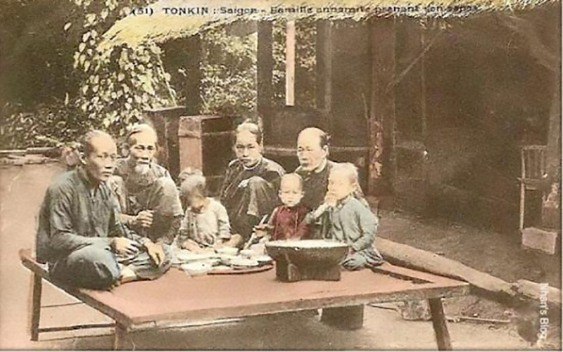 Ngồi buồn dỡ mắm nhau ra -0