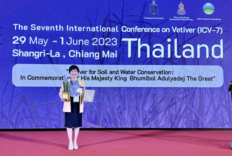 c5e67ac1-520f-4db5-acc6-bb0ea5cfb5b3.jpg -1